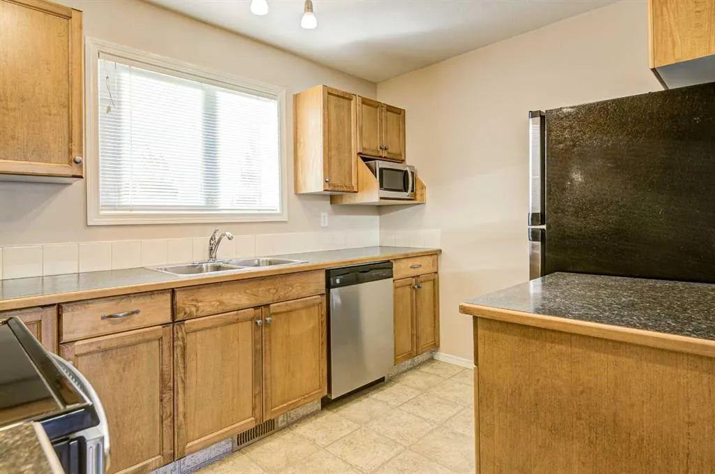105 Silkstone Road W #2