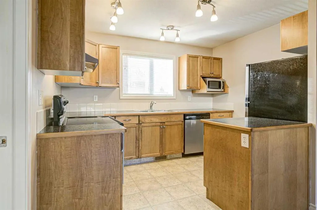 105 Silkstone Road W #2