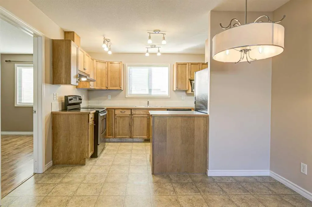 105 Silkstone Road W #2