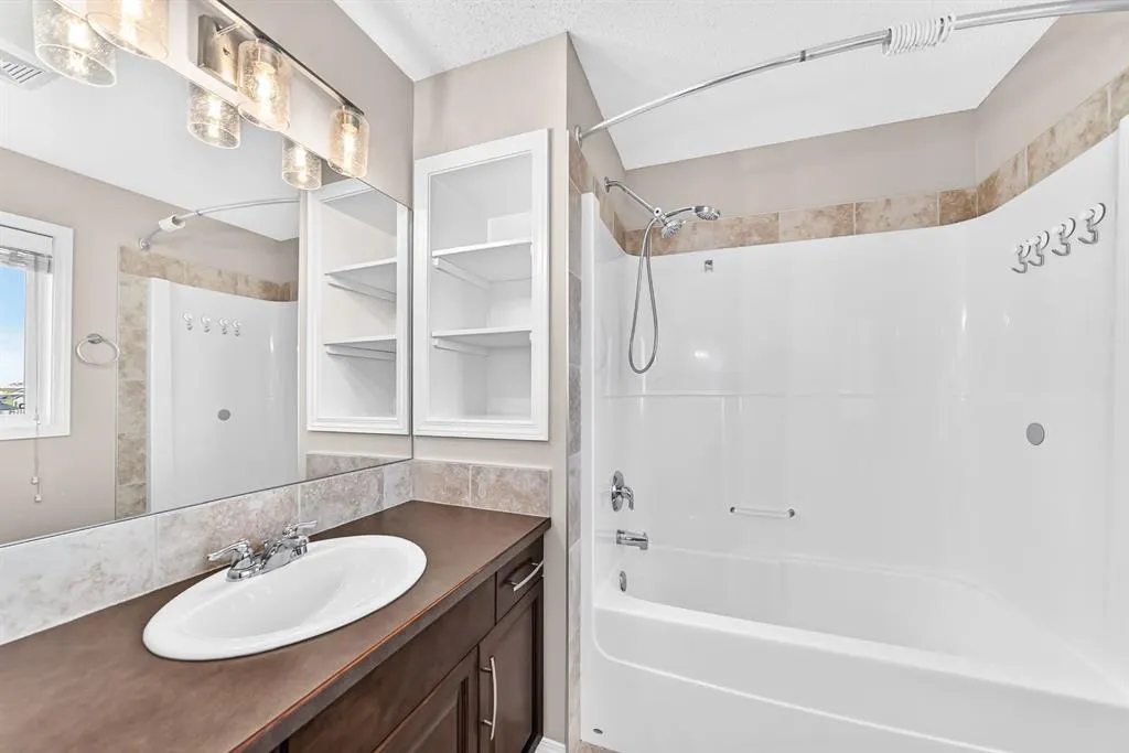 83 Kincora Heath NW