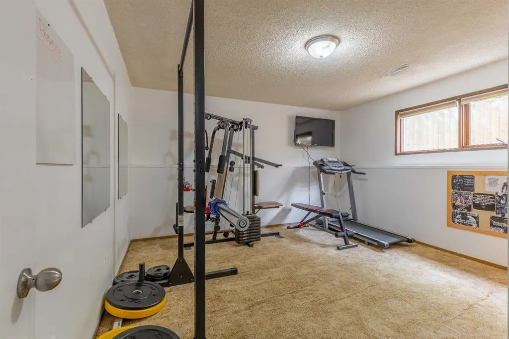 130 Chippewa Crescent W