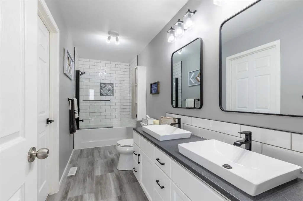 130 Chippewa Crescent W