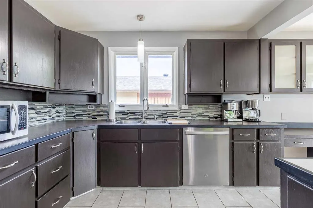 130 Chippewa Crescent W