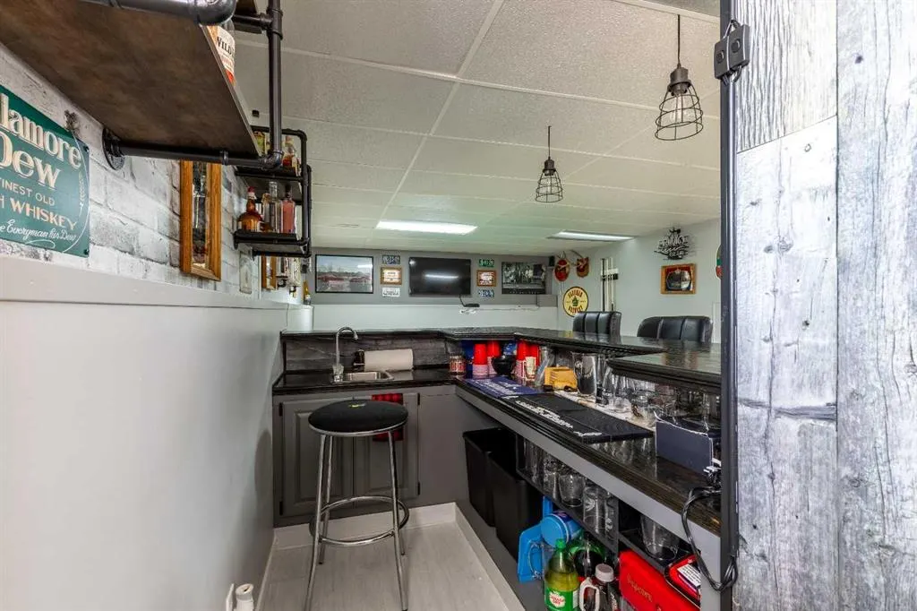 130 Chippewa Crescent W