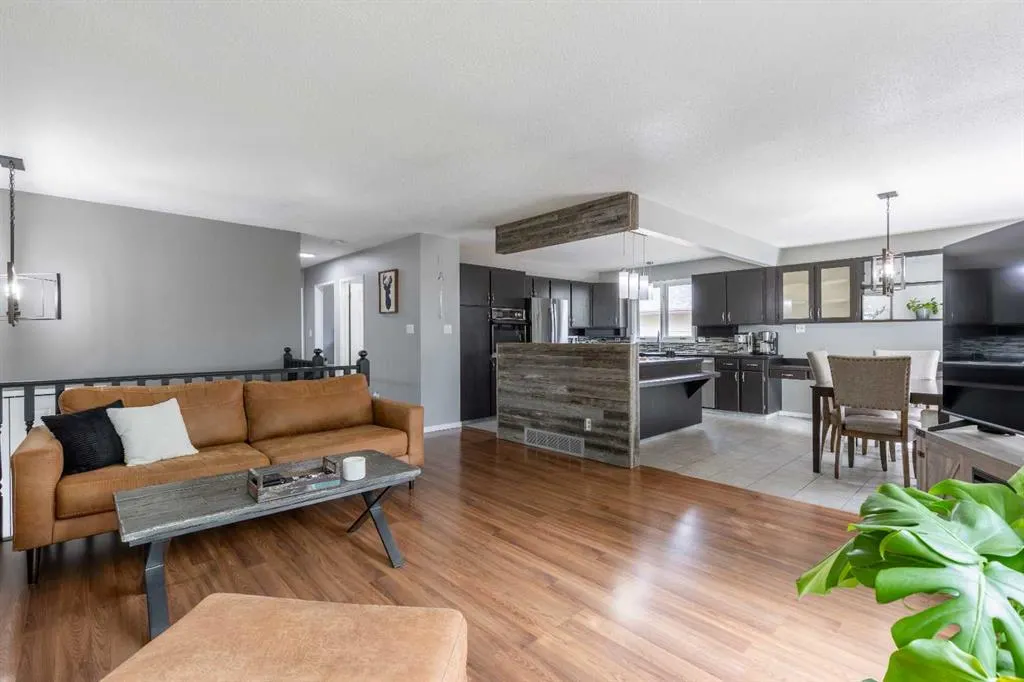 130 Chippewa Crescent W