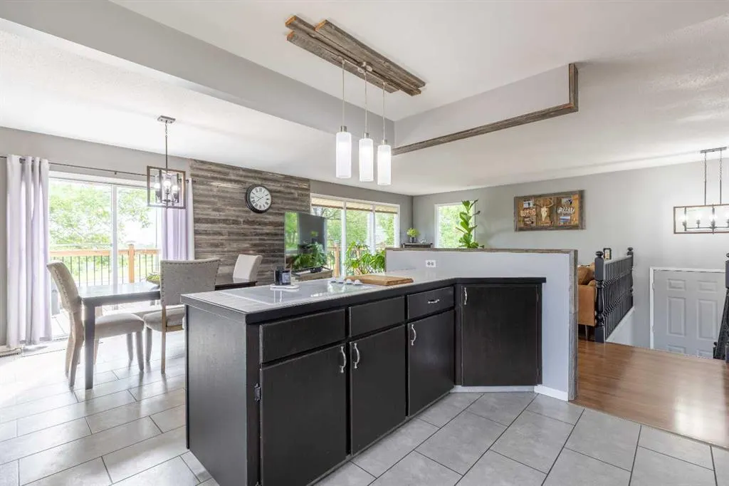 130 Chippewa Crescent W