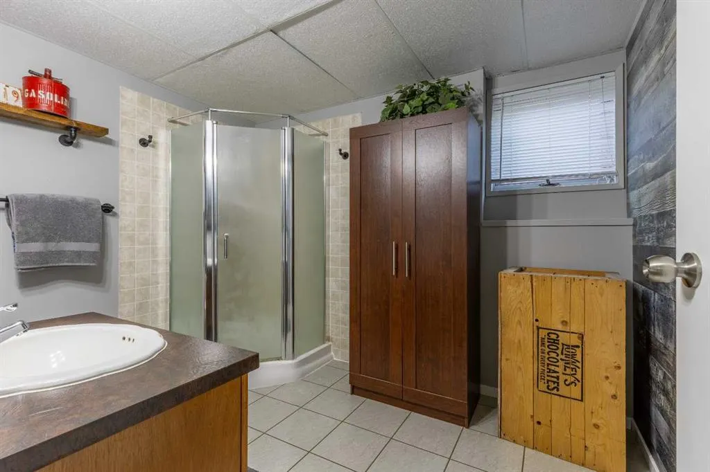 130 Chippewa Crescent W