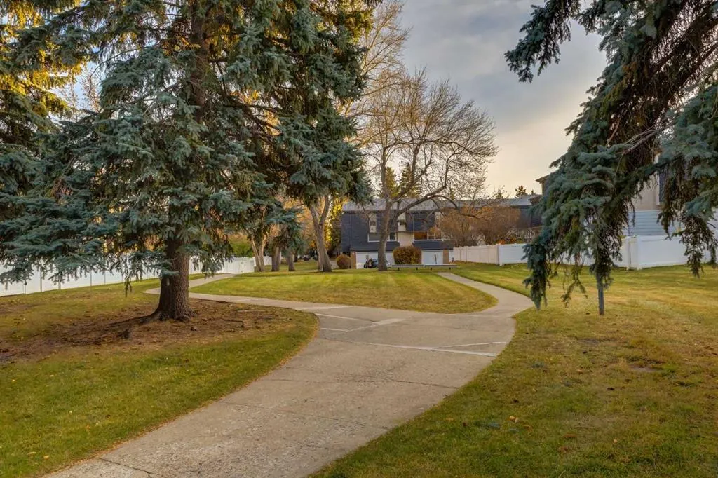 201 Braeglen Close SW #1402