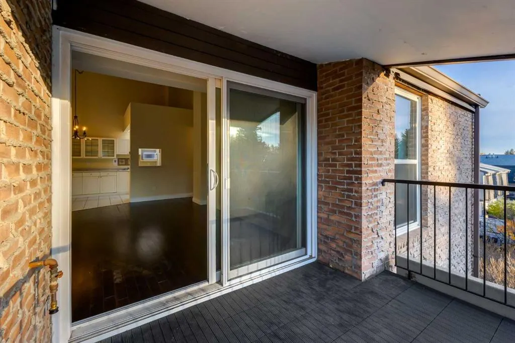 201 Braeglen Close SW #1402
