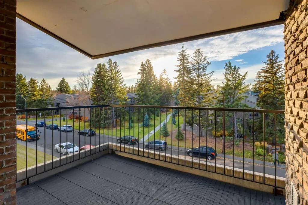 201 Braeglen Close SW #1402