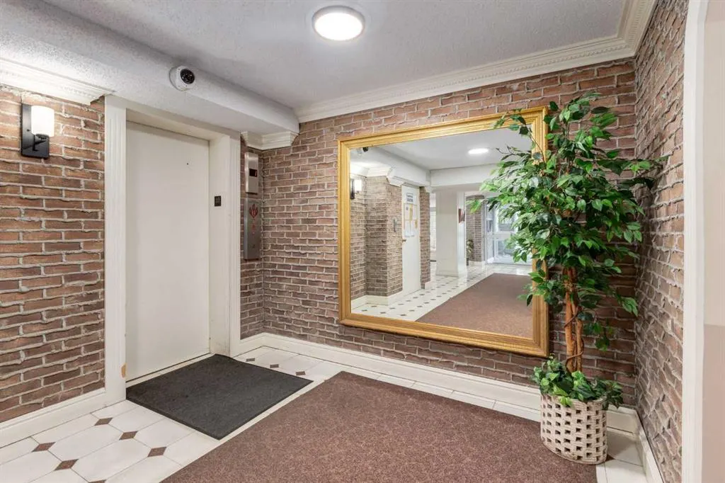 201 Braeglen Close SW #1402