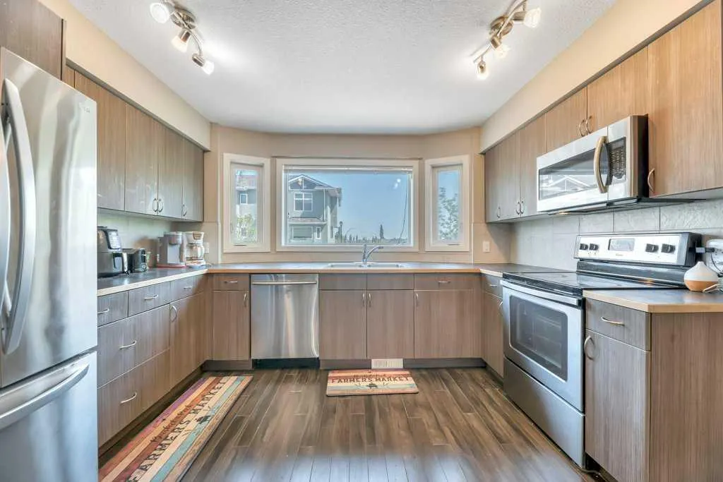 318 Strathcona Circle
