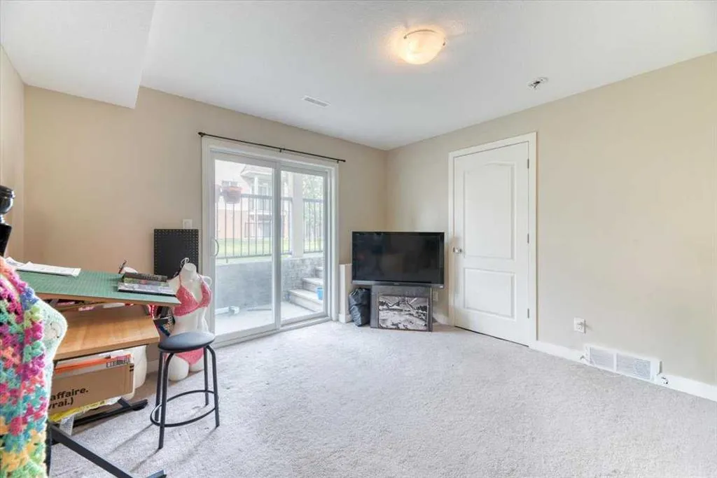 318 Strathcona Circle
