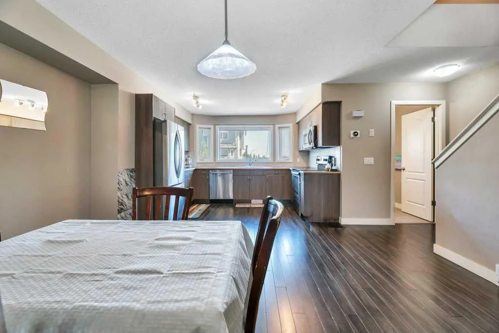 318 Strathcona Circle