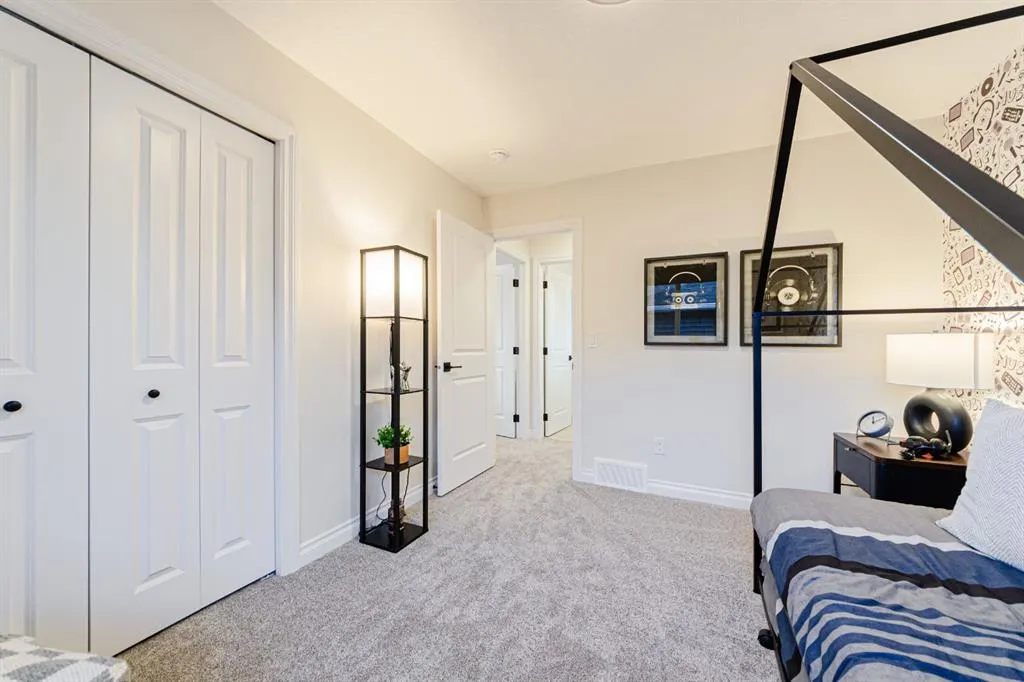 1010 Bayview Crescent SW