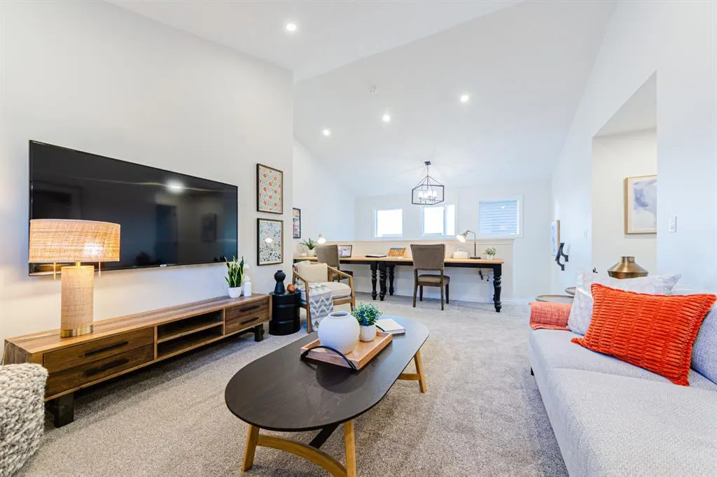 1010 Bayview Crescent SW