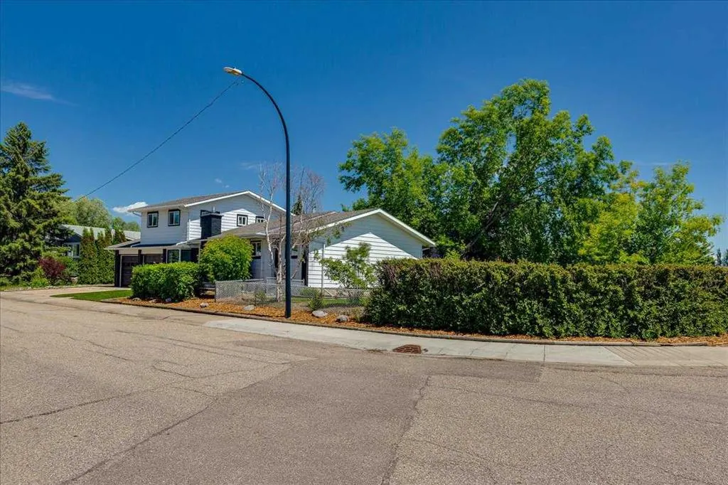 3 Armstrong Close