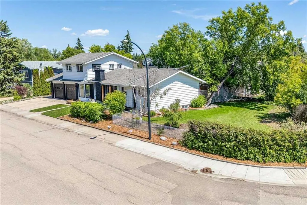 3 Armstrong Close