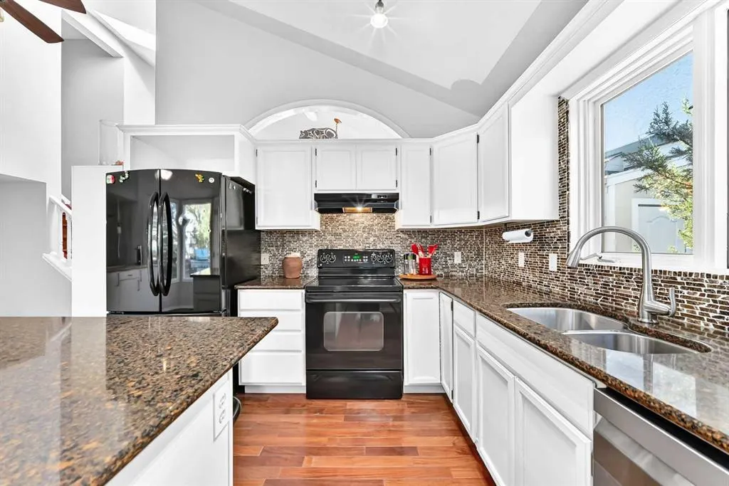 315 Wood Valley Bay SW