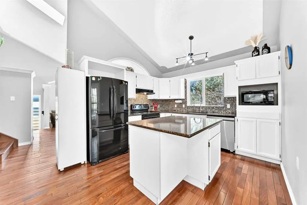 315 Wood Valley Bay SW