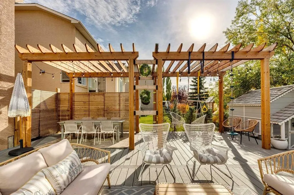 41 Strathlea Court SW