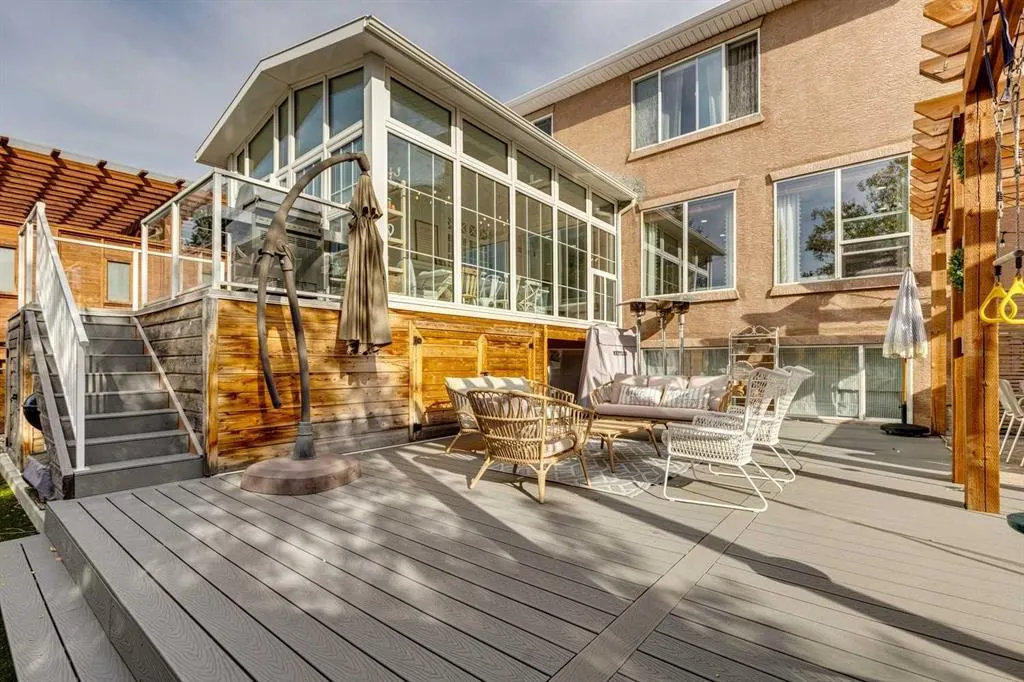 41 Strathlea Court SW