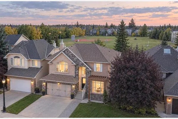 41 Strathlea Court SW