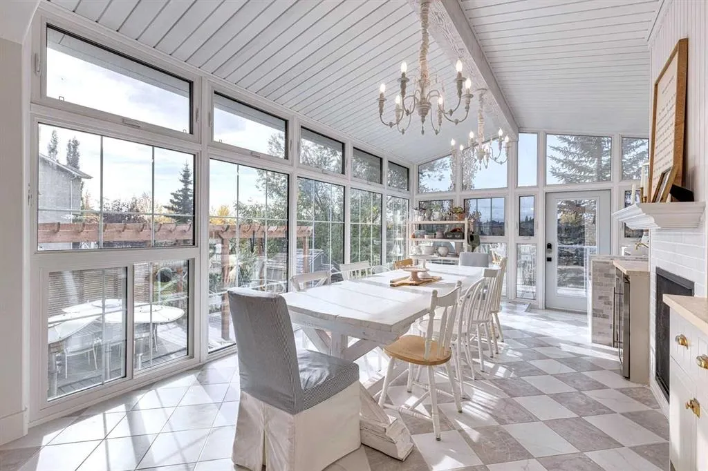 41 Strathlea Court SW