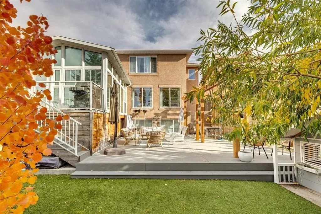 41 Strathlea Court SW