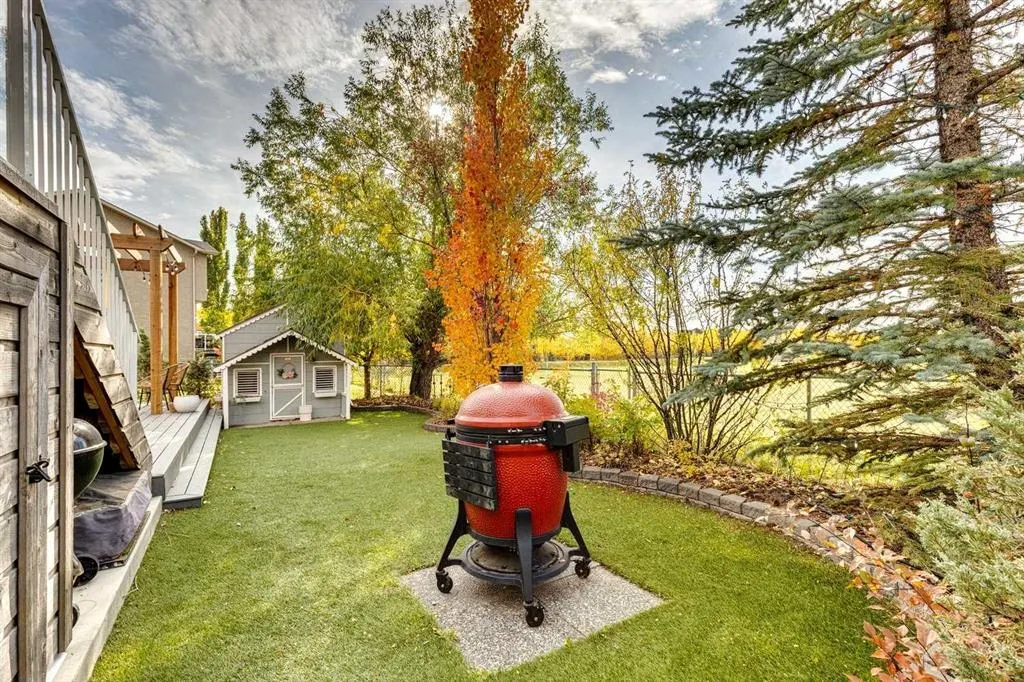 41 Strathlea Court SW