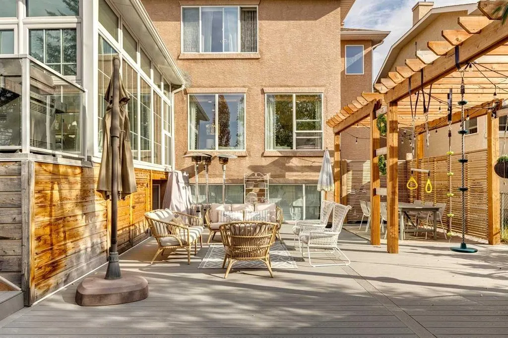 41 Strathlea Court SW