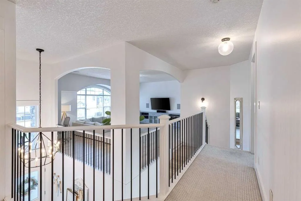 41 Strathlea Court SW