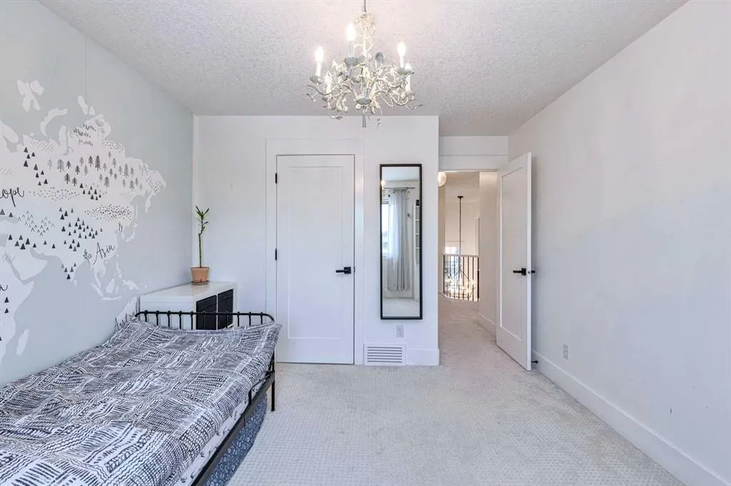 41 Strathlea Court SW