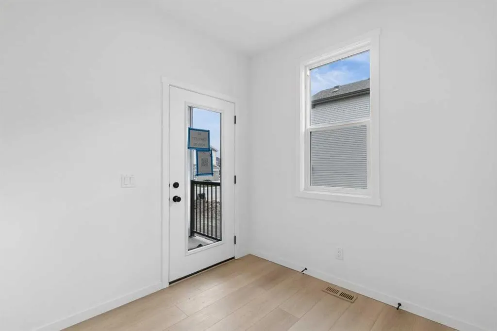 82 Bartlett Row SE