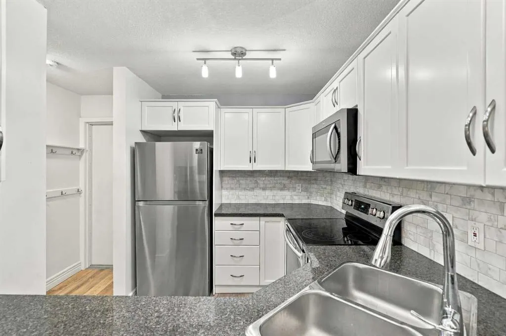 33 Glamis Green SW #126