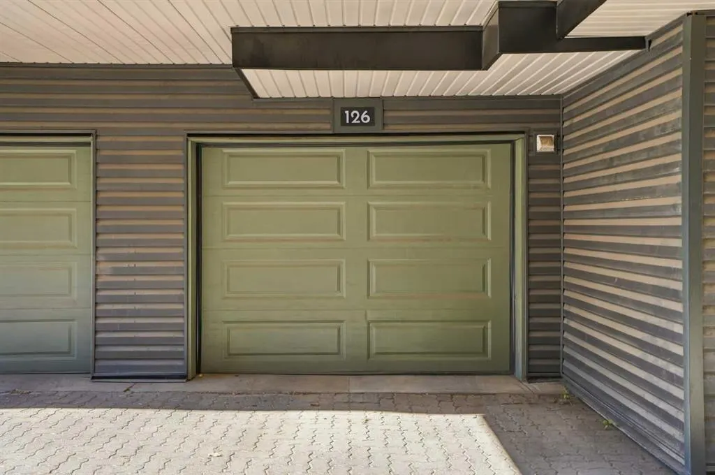 33 Glamis Green SW #126