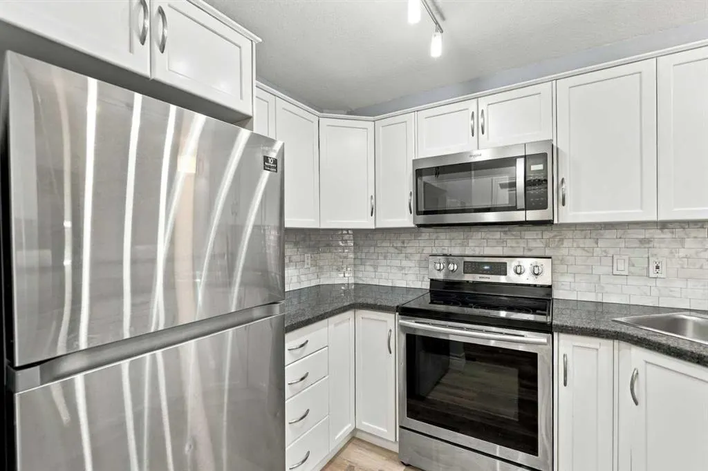 33 Glamis Green SW #126