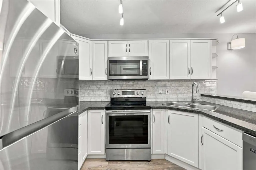 33 Glamis Green SW #126
