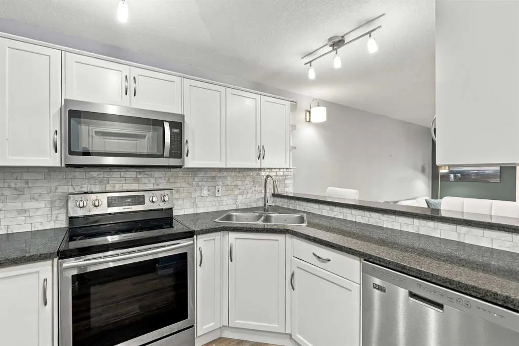 33 Glamis Green SW #126