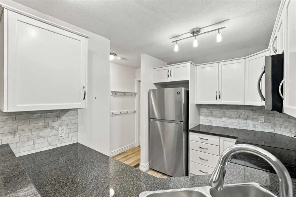 33 Glamis Green SW #126