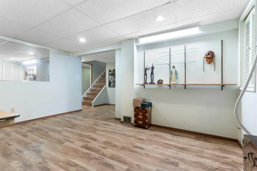 87 Hillgrove Drive SW