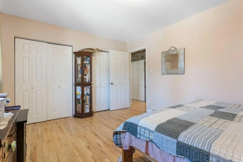 87 Hillgrove Drive SW