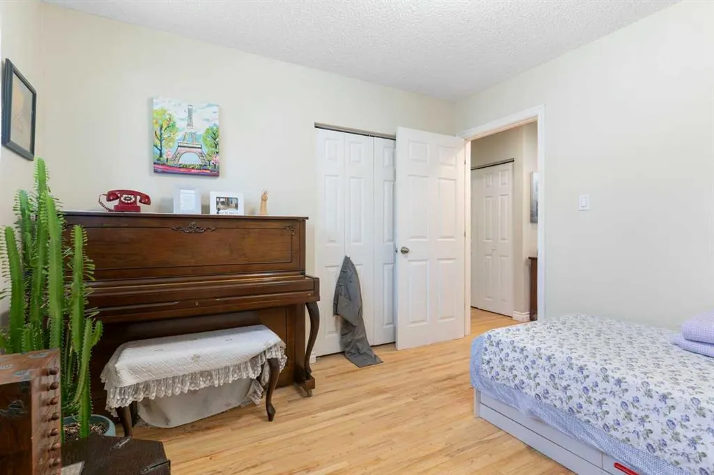87 Hillgrove Drive SW