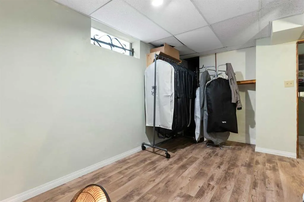87 Hillgrove Drive SW