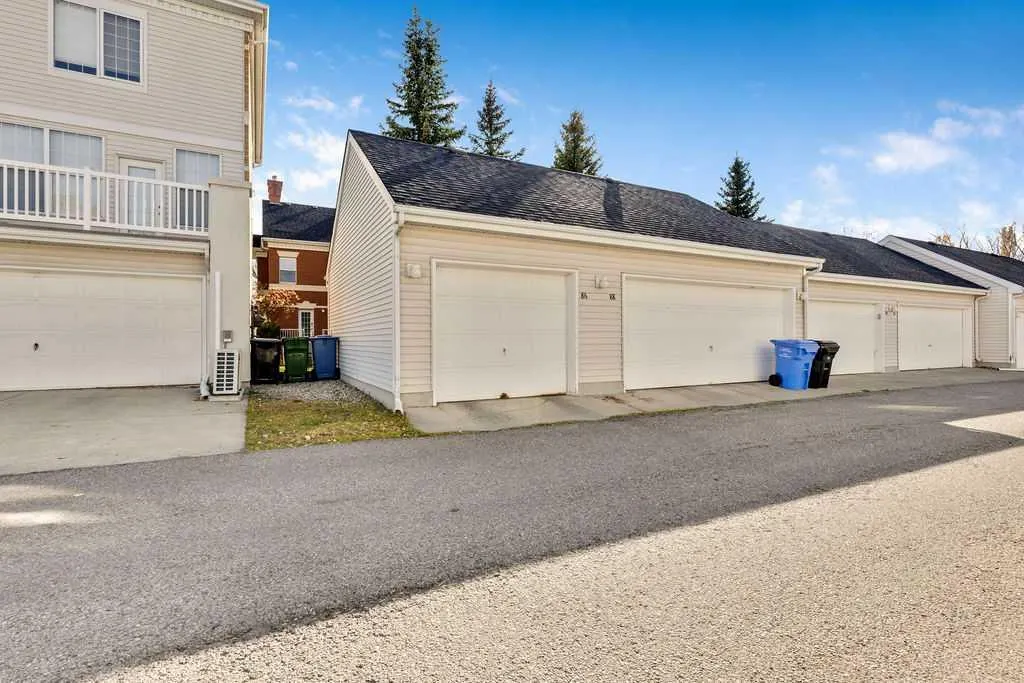 86 Inverness Square SE