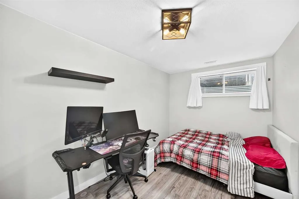 477 Moonlight Way W