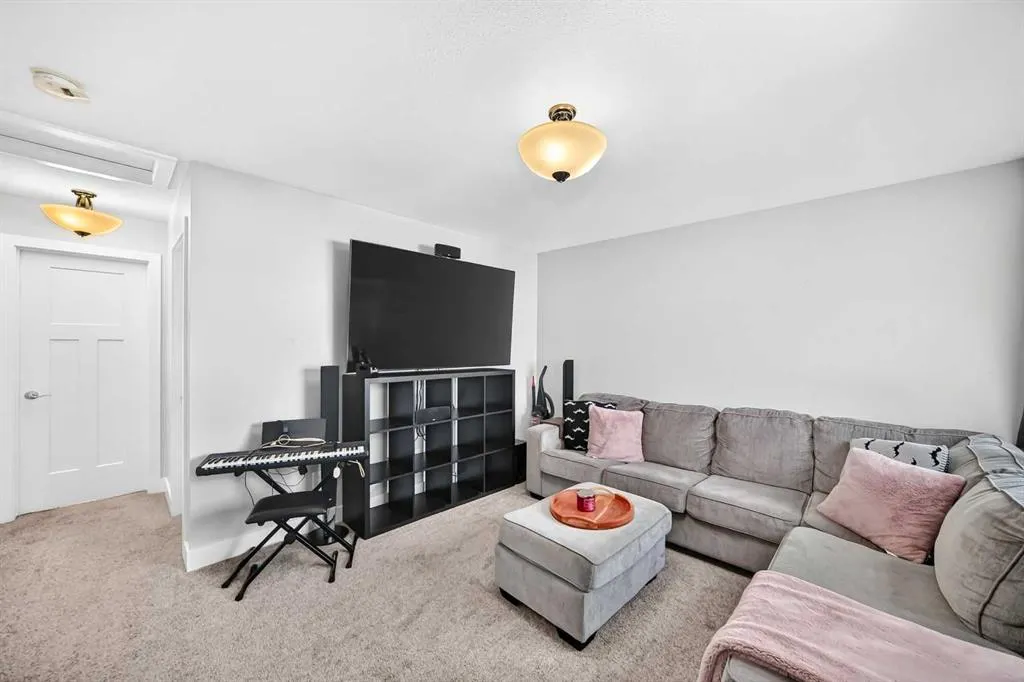 477 Moonlight Way W