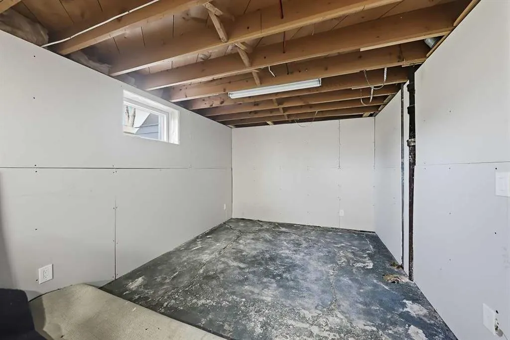 103 2 Street SE