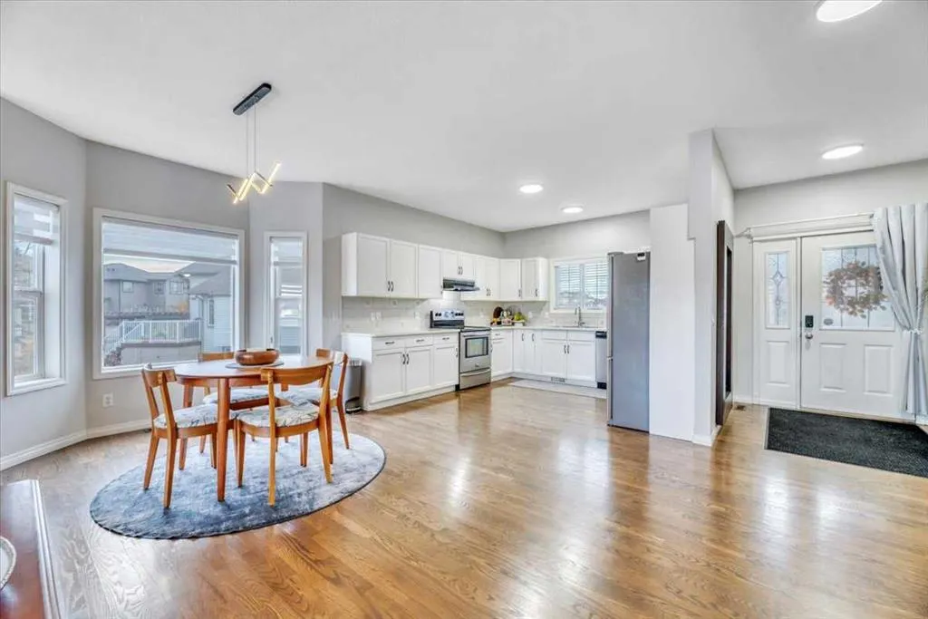 124 West Creek Glen