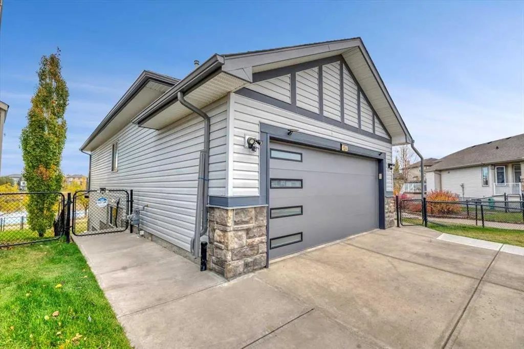 124 West Creek Glen